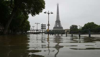 Le long de la Seine qui gonfle, Paris se prépare au pic de la crue vendredi