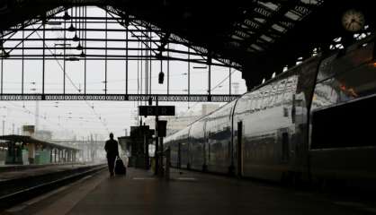 Des manifestants empêchent tout départ de train de la Gare de Lyon