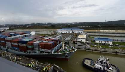 Panama: un bateau chinois traverse le premier le canal élargi 