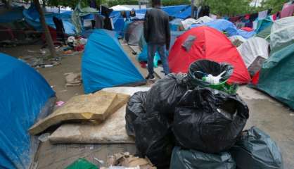 Migrants: évacuation du campement des Jardins d'Eole à Paris