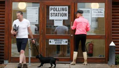 Royaume-Uni/référendum: fermeture des bureaux de vote, le dépouillement commence