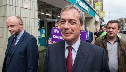 Royaume-Uni: le camp du Brexit pavoise, les marchés dépriment