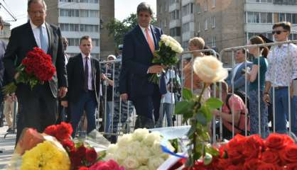 Attentat à Nice: Kerry et Lavrov ensemble pour un hommage à l'ambassade française de Moscou