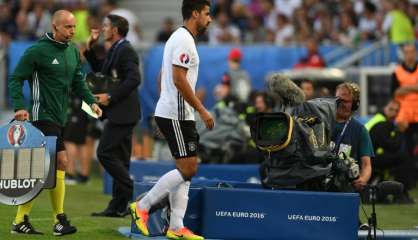 Euro-2016: Khedira sort sur blessure, Schweinsteiger rentre