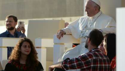 Le pape aux jeunes: ne confondez pas le bonheur avec un divan