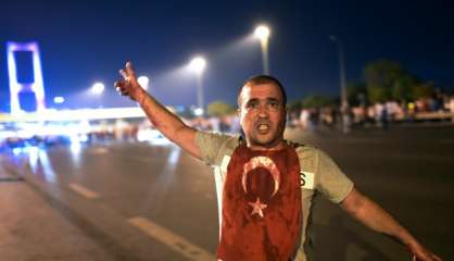 La nuit du putsch manqué en Turquie: deux photographes de l'AFP racontent