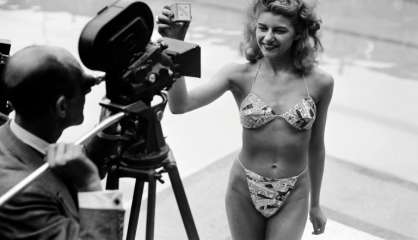 A 70 ans, le bikini joue toujours la bombe... anatomique