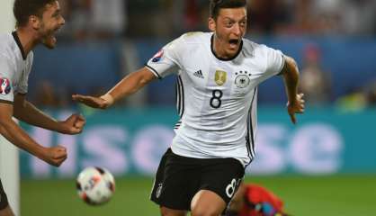 Euro-2016: Özil ouvre le score pour l'Allemagne contre l'Italie