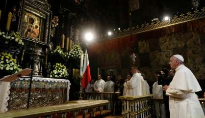 Pologne: premier grand bain de foule pour le pape à Czestochowa