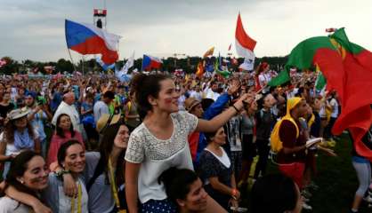 JMJ: le pape s'envole pour la Pologne dans une ambiance assombrie