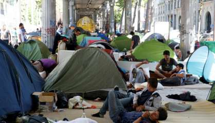 Paris: évacuation d'un campement de plus d'un millier de migrants 