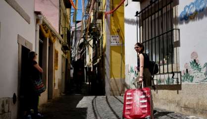 Lisbonne: Alfama, un quartier typique  menacé par le tourisme