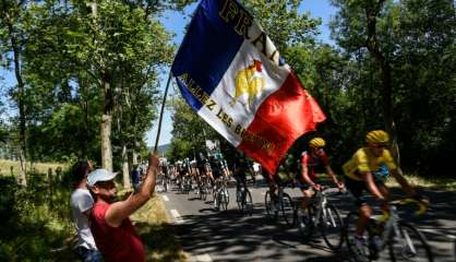 Tour de France: 13e étape maintenue, caractère festif suspendu après l'attentat