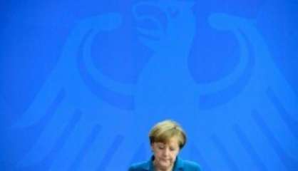 Réfugiés: Angela Merkel sous pression après les attentats