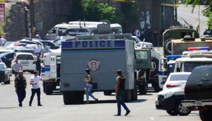 Arménie: prise d'otages par un groupe armé dans un bâtiment de la police à Erevan