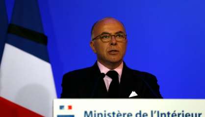 Accusation d'une policière niçoise: Cazeneuve porte plainte 