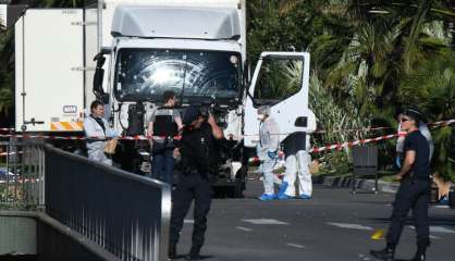 Attentat de Nice: cinq suspects présentés à la justice, la polémique politique relancée