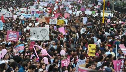 Pérou: 50.000 manifestants à Lima contre la violence machiste