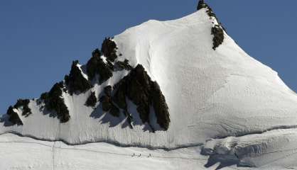 Sur le Mont-Blanc, un forage de glace pour la science du futur