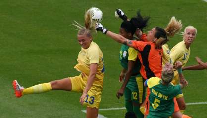 Le foot féminin donne le coup d'envoi des JO-2016, mais les affaires continuent