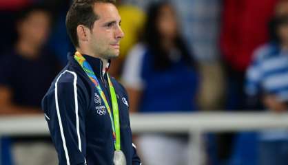 JO-2016: sous les yeux d'un Lavillenie en larmes, les podiums bleus tombent