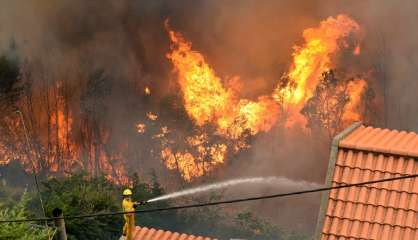 Incendies au Portugal: trois morts à Madère, un millier de personnes évacuées 