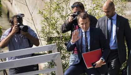 Hollande préside le premier Conseil des ministres de l'ère post-Macron