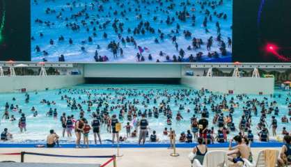 Chine: fausses vacances à la mer sous le toit du 