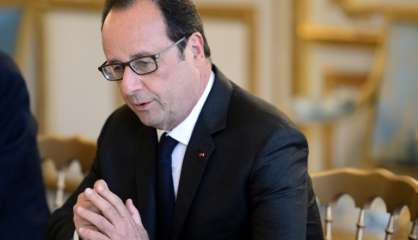 Hollande préside le premier Conseil des ministres de l'après-Macron