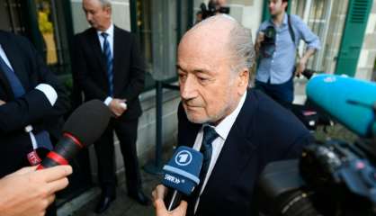 Fifa: Blatter joue son dernier match sous les yeux de Platini