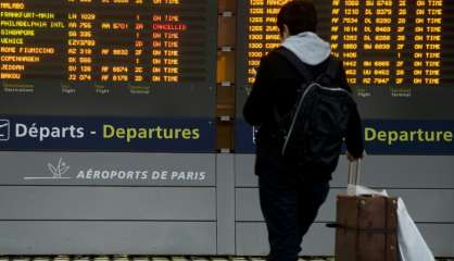 Grève Air France: plus de 100 vols annulés à Roissy, une cinquantaine à Orly