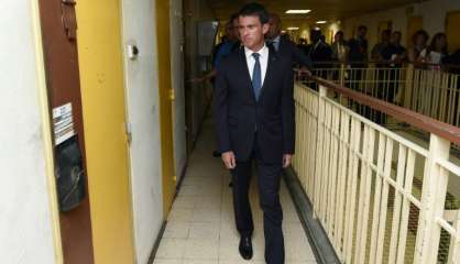 Surpopulation carcérale: Valls promet un plan à l'automne