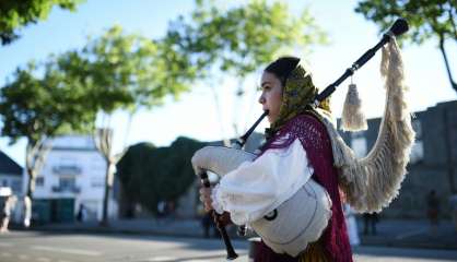 Lorient: entre costumes et binious, la 