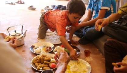 Après le siège, les enfants syriens de Daraya découvrent biscuits et glaces