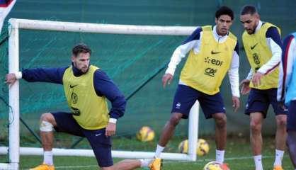 Equipe de France: Varane, Fékir, Lacazette, Kurzawa rappelés, Sidibé, Corchia convoqués
