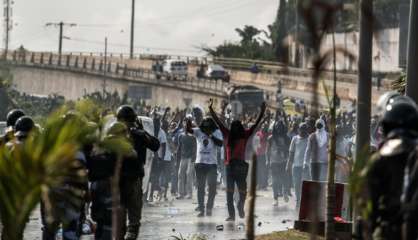 Gabon: émeutes et Assemblée nationale en flammes à Libreville 