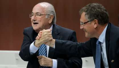 La Fifa ouvre une enquête contre Blatter et Valcke pour 