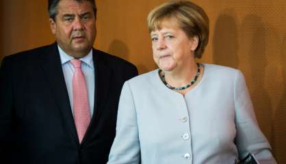 Allemagne: un an après l'ouverture aux réfugiés, Merkel face à une flambée populiste 