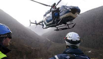 Télécabines bloquées dans le Mont-Blanc: les secours reprennent