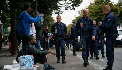 Migrants: un campement de 1.400 personnes en cours d'évacuation à Paris