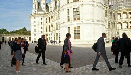 Ministres de l'Agriculture à Chambord:  les paysans contre la vie de château 