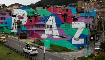 Dans un bidonville de Bogota, une fresque géante pour la paix  