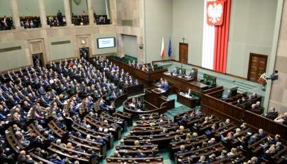 Pologne: le Parlement adopte une réforme controversée de la Cour suprême