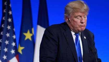 Trump, avec une popularité en berne, replonge dans l'affaire russe