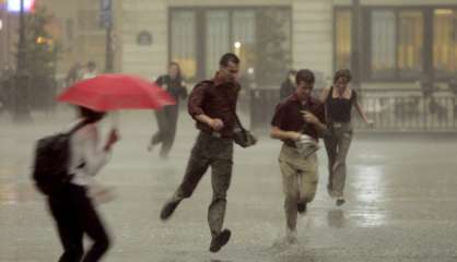 Orages à Paris: des stations de métro fermées, les pompiers submergés d'appels