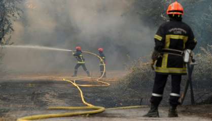 Bouches-du-Rhône : les pompiers toujours mobilisés pour éviter les reprises de feu