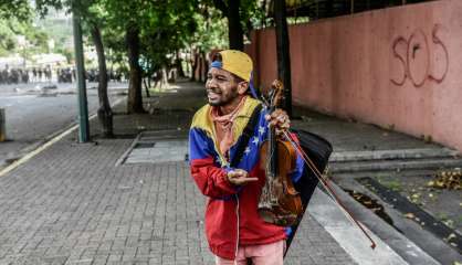 Au Venezuela, le jeune Wuilly Arteaga manifeste avec son violon