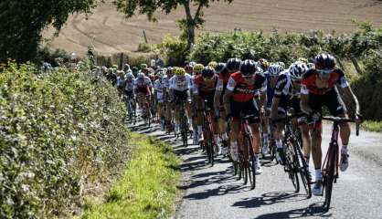 Tour de France: départ de la 15e étape, sur les plateaux du Massif Central