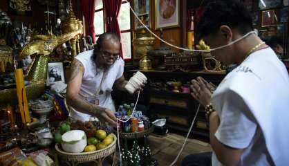 Loin des bois, les nouveaux ermites thaïlandais adeptes d'internet