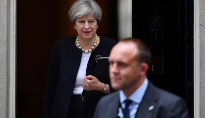 Theresa May: un an au pouvoir, le Brexit plus nébuleux que jamais